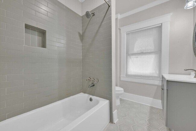 Building Photo - 1230 29th St S