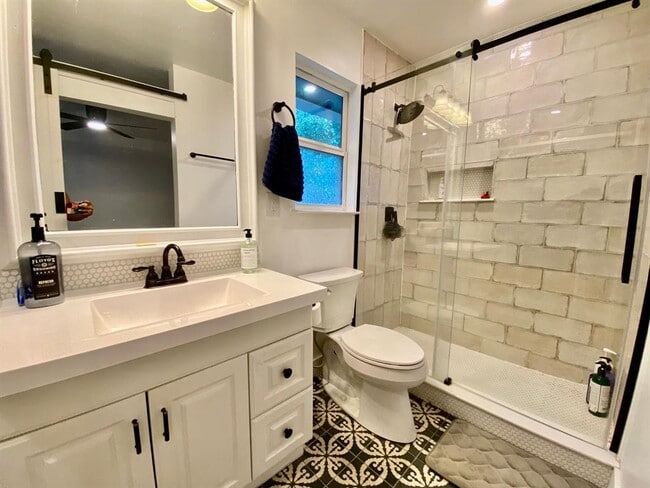 Building Photo - 7302 Shadywood Dr