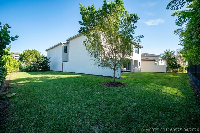 Building Photo - 17081 Five Waters Ave