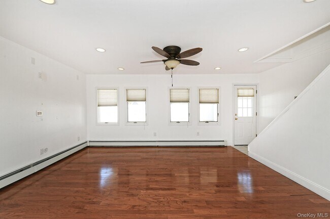 Building Photo - 33 Robin Ln