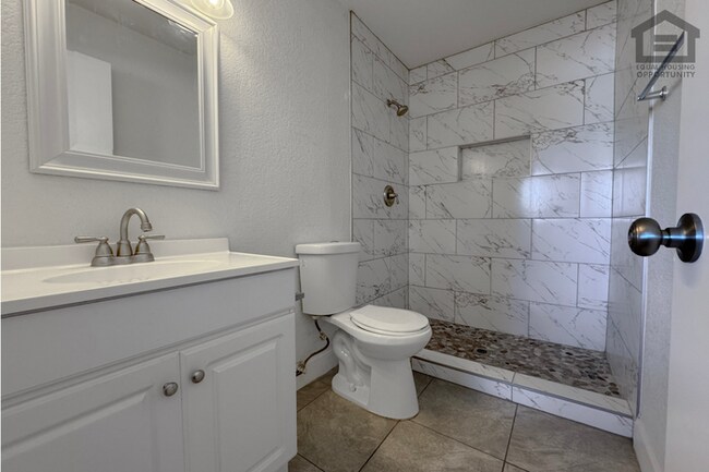 Building Photo - 4Bed/2Bath House at Chandler Blvd/McQueen Rd! Ready for Immediate Move-In! – NO HOA!