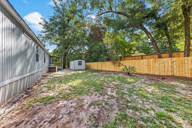 Building Photo - 700 Persimmon St