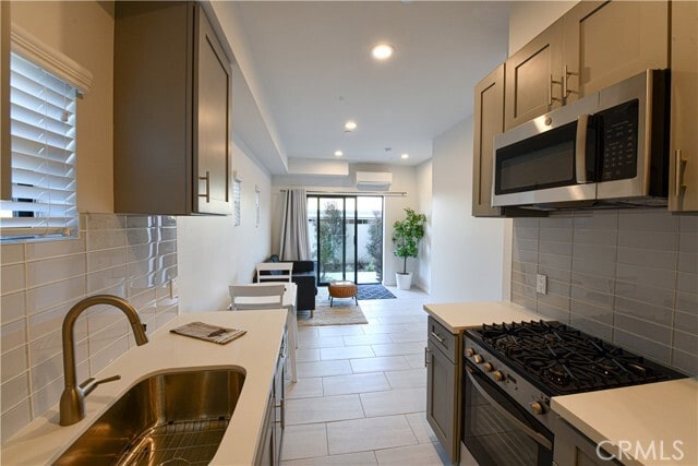 Building Photo - 15828 S Villas Lane