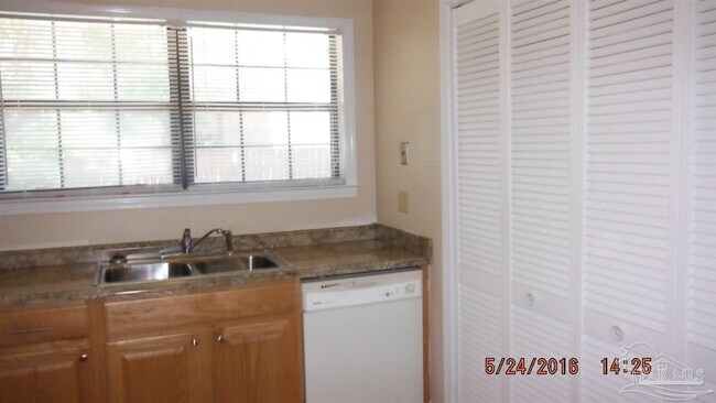 Building Photo - 2361 Sugartree Ct