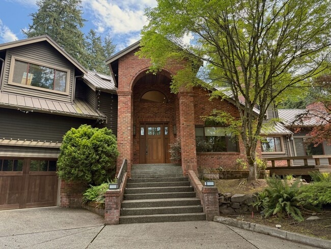Building Photo - Luxury Estate Retreat in the Heart of Sammamish