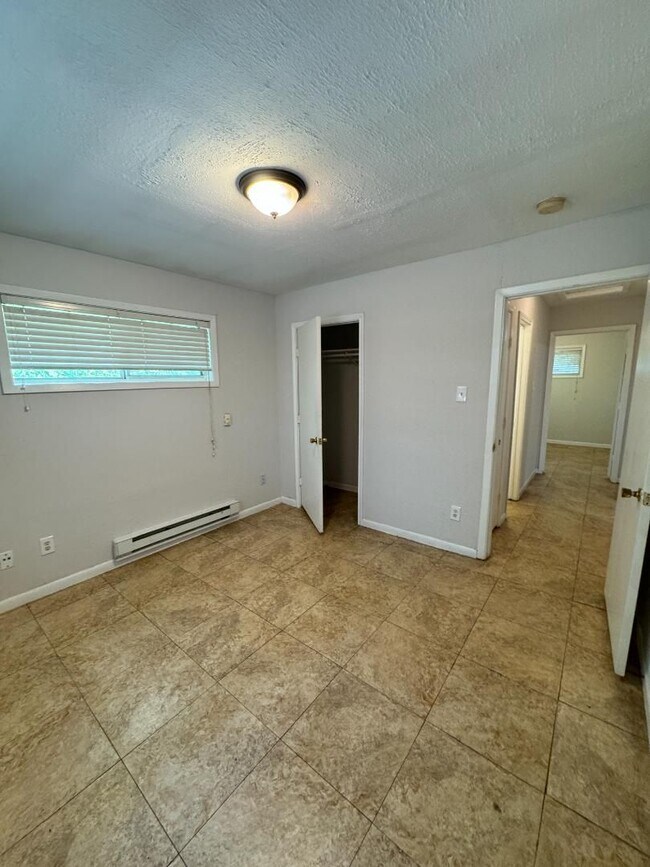 Building Photo - 5014 Carmen St