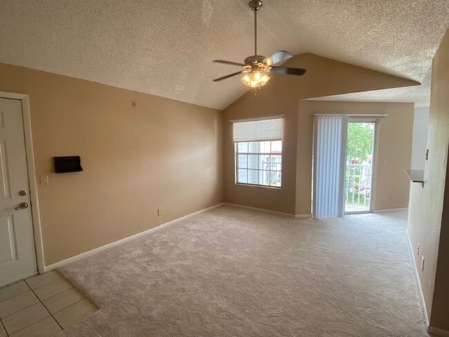 Building Photo - Top Floor 1 Bedroom condo in the gated com...