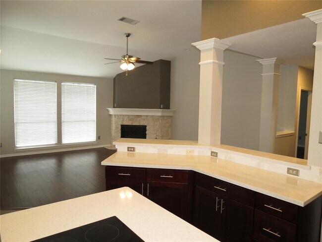 Building Photo - 4008 Sable Oaks Dr