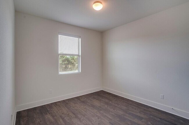 Building Photo - 9102 Moonstone Dr