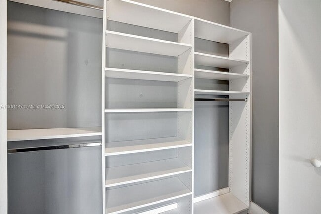 Building Photo - 164 SE 4th Terrace