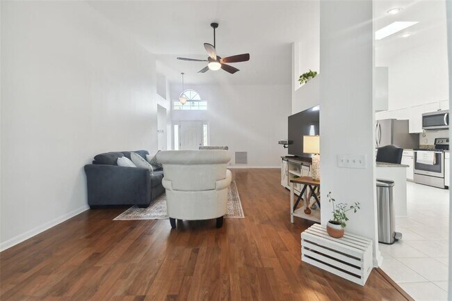 Building Photo - 4327 Murfield Dr E