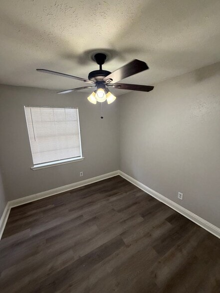 Building Photo - 425 Price Dr