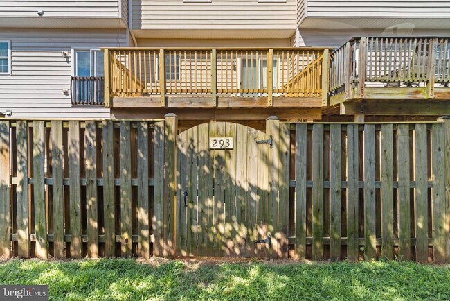 Building Photo - 293 Kirby St