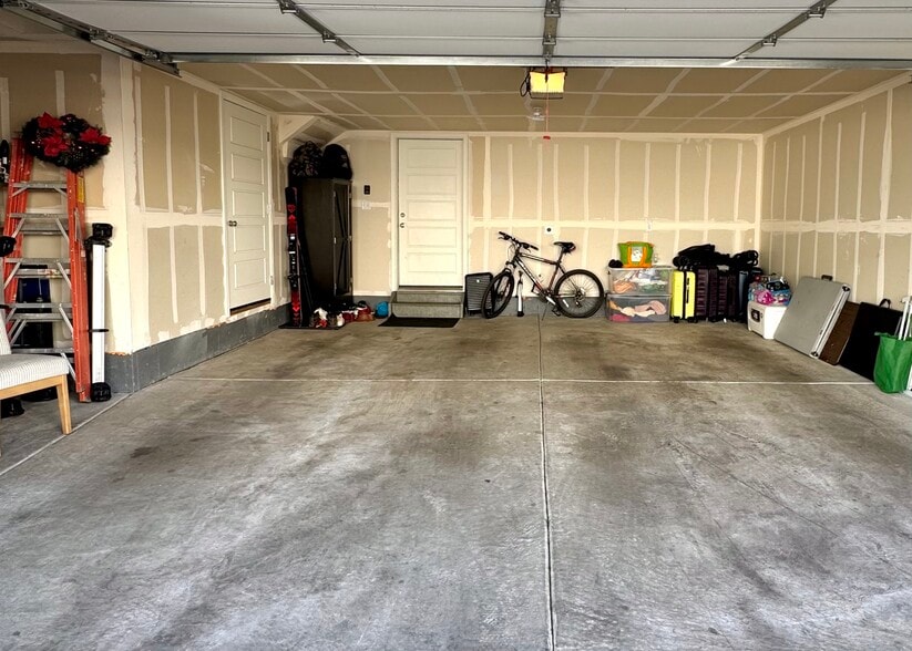 Building Photo - 18261 E 51st Ave