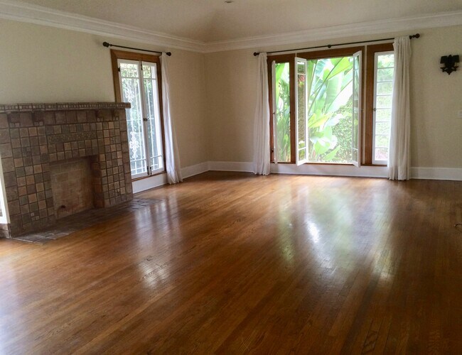 LIVING ROOM5 - 1026 Havenhurst Dr