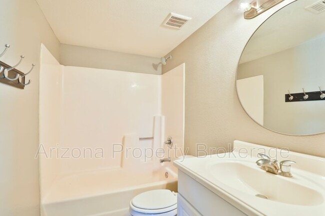 Building Photo - 6132 E Greenway St