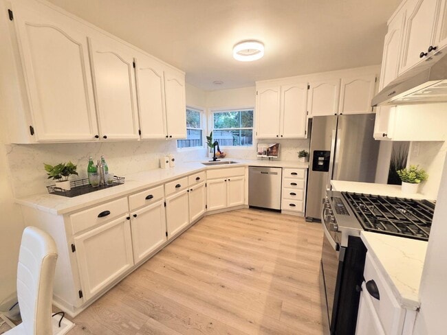 Building Photo - 3523 Kirkwood Dr