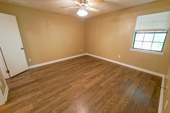 Building Photo - 2380 Hartsfield Way