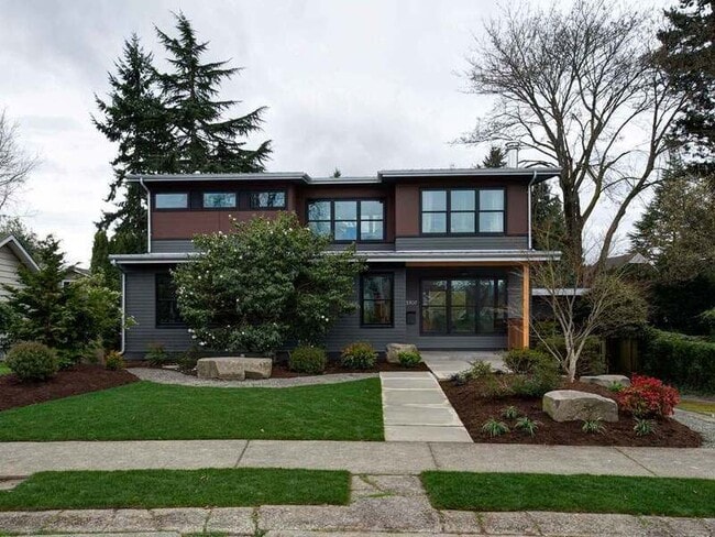 Building Photo - 5707 NE 56th St