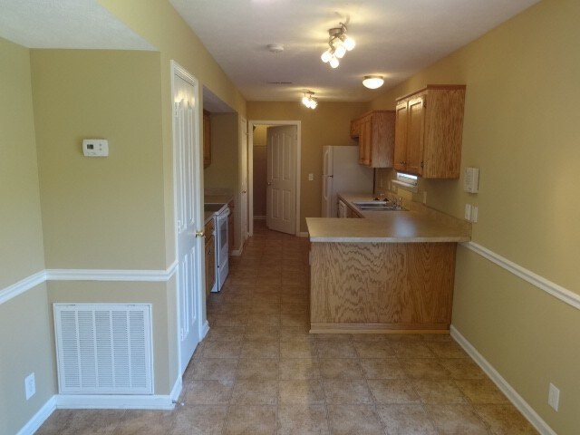Building Photo - 7024 Legacy Dr