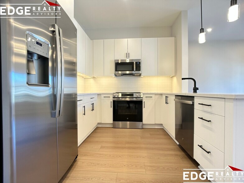 Building Photo - 9 Newton St