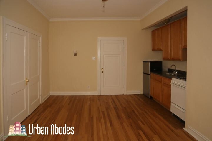 Building Photo - 4542 N Damen Ave