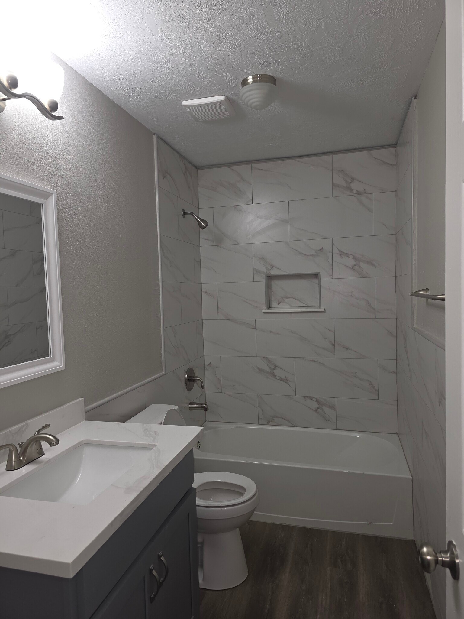 Hallway bathroom - 15427 W Little York Rd