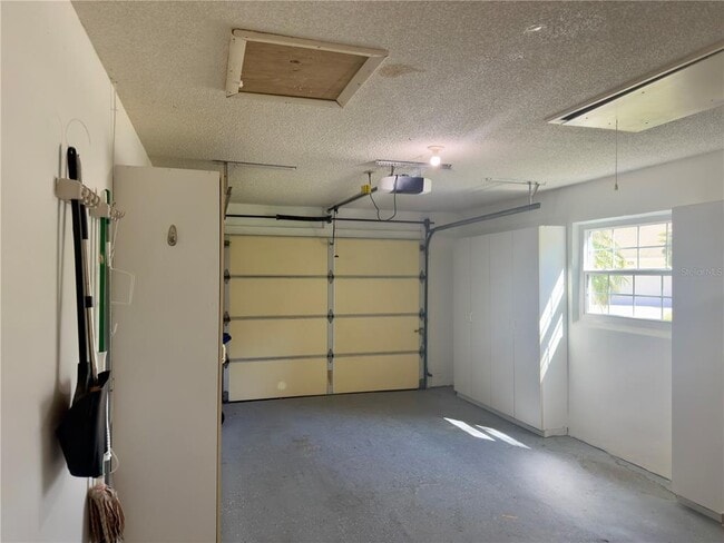 Building Photo - 4001 Oakhurst Dr