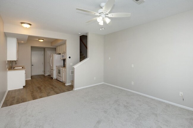 Building Photo - RENT SPECIAL!! 2 Bedroom, 3 Bathroom Townhome in Ankeny!