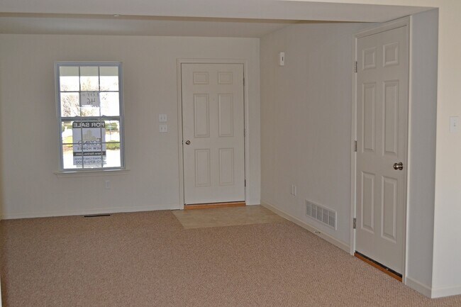Building Photo - Fantastic Townhome - Pet Friendly (1 pet) with garage and NO MOWING!