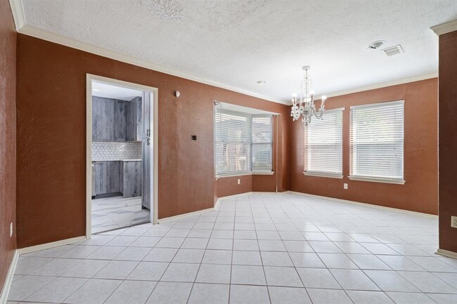 Building Photo - 606 Pinebrook Ln
