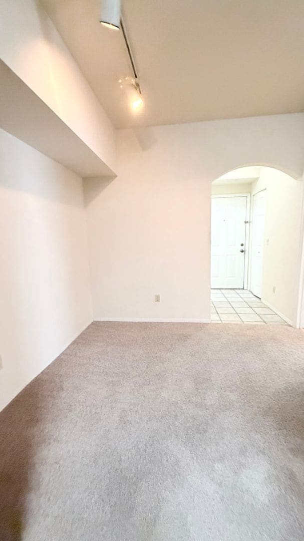 Building Photo - 832 Camargo Way