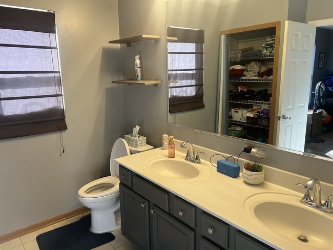 Building Photo - 2650 Cadbury Cir