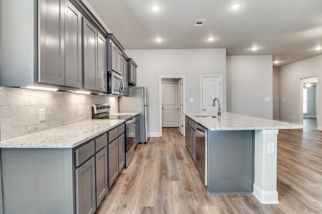 Building Photo - 2815 Orchid Dr