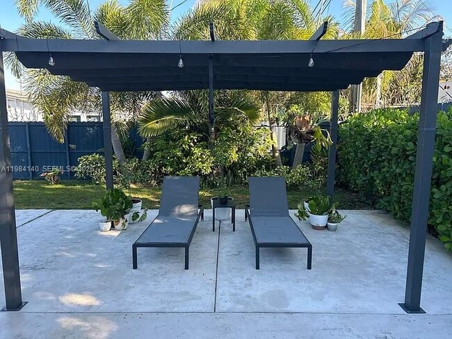 Building Photo - 16231 SW 99th Ct