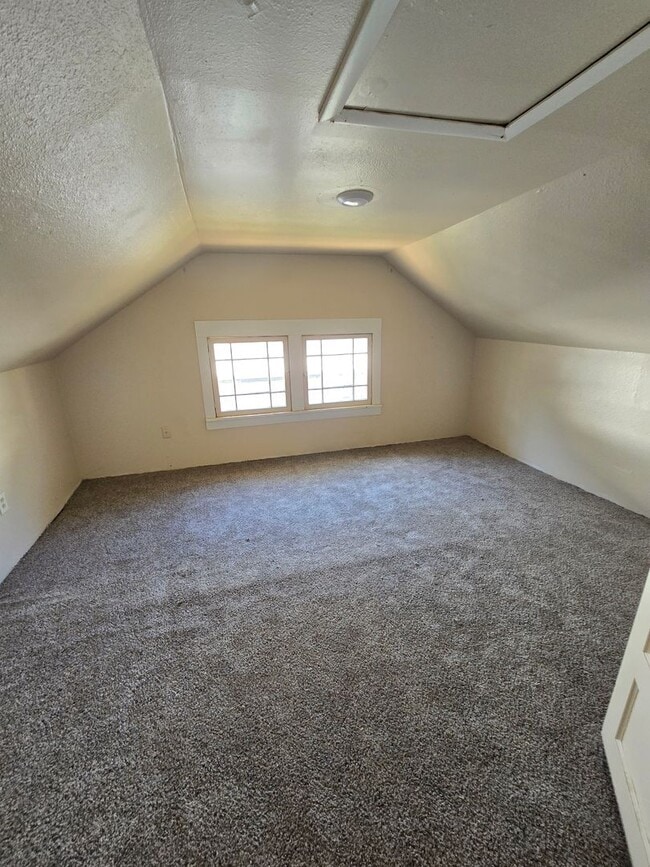 Building Photo - Central Spokane 4 BR/ 1 BA Home