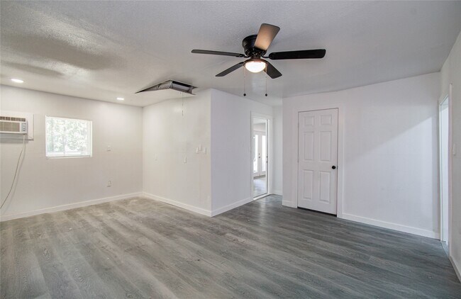 Building Photo - 619 River Plantation Dr