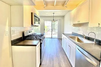 Building Photo - 985 S Idaho St