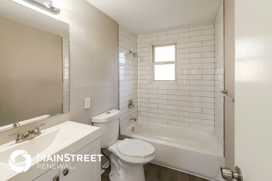 Building Photo - 4259 NE Kelsey Rd