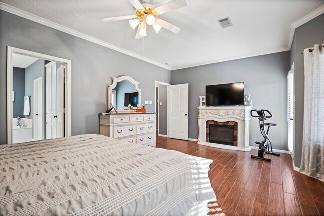 Building Photo - 9292 Deepwater Dr