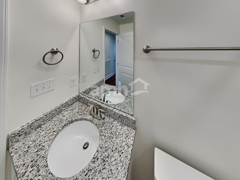 Building Photo - 4308 Longfellow Dr