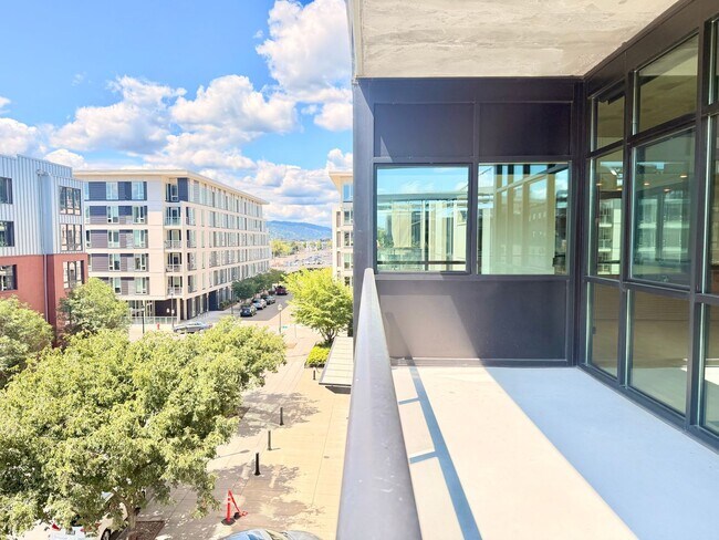 Building Photo - 1830 NW Riverscape St