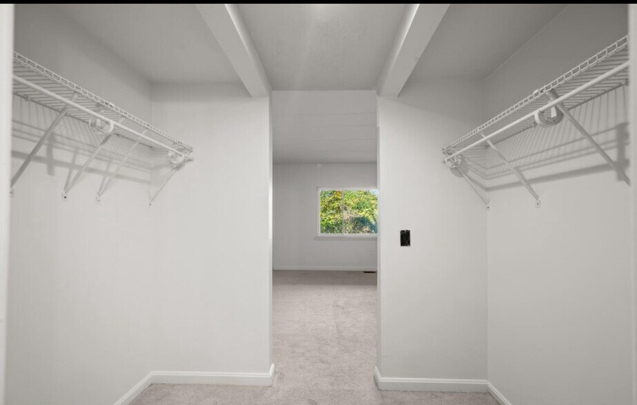 Building Photo - 18120 Windsor Hill Dr