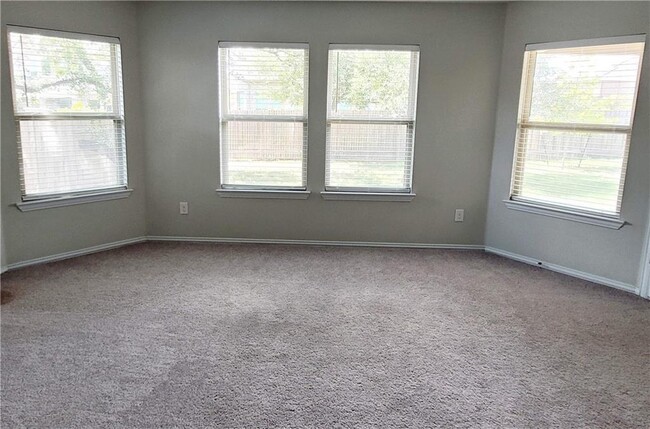 Building Photo - 300 Bright Star Ln