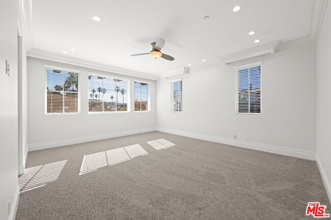 Building Photo - 816 S Catalina Ave