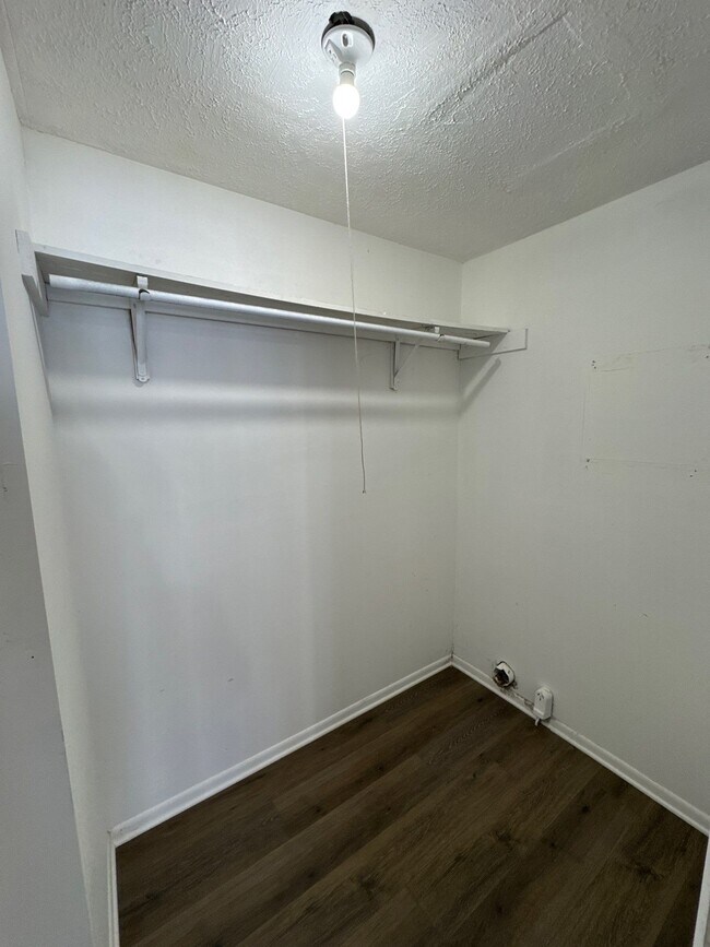 Building Photo - 338 N Skyline Dr