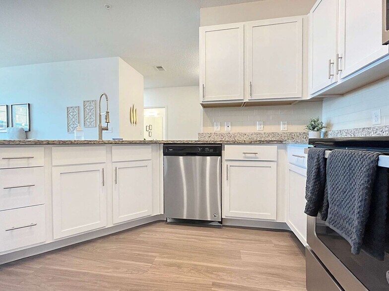 Building Photo - 1222 4th Ave E