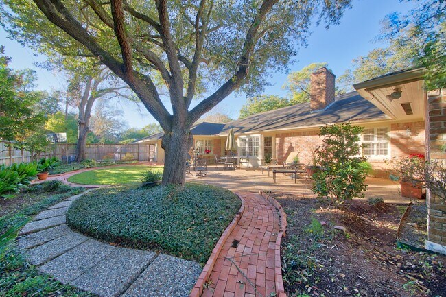 Building Photo - 11407 S Chestwood Dr