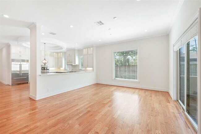 Building Photo - 201 Mayerling Dr