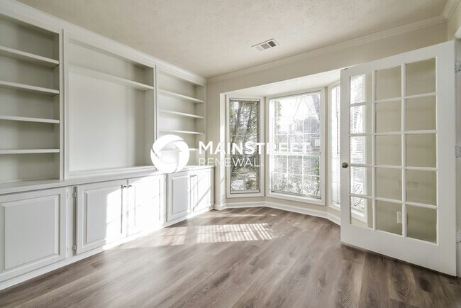 Building Photo - 4 Bedroom Pet-Friendly Home in Lawrencevil...